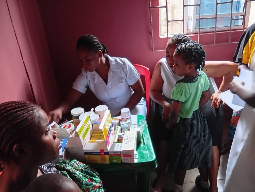 Nurse dispensing medicine at a community outreach